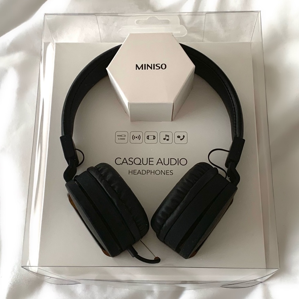 miniso black wired headphones